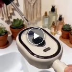 Gőzzel működő elektromos hajfésű – video