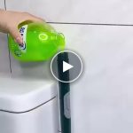 WC-tisztító tisztítószer-adagolóval – video